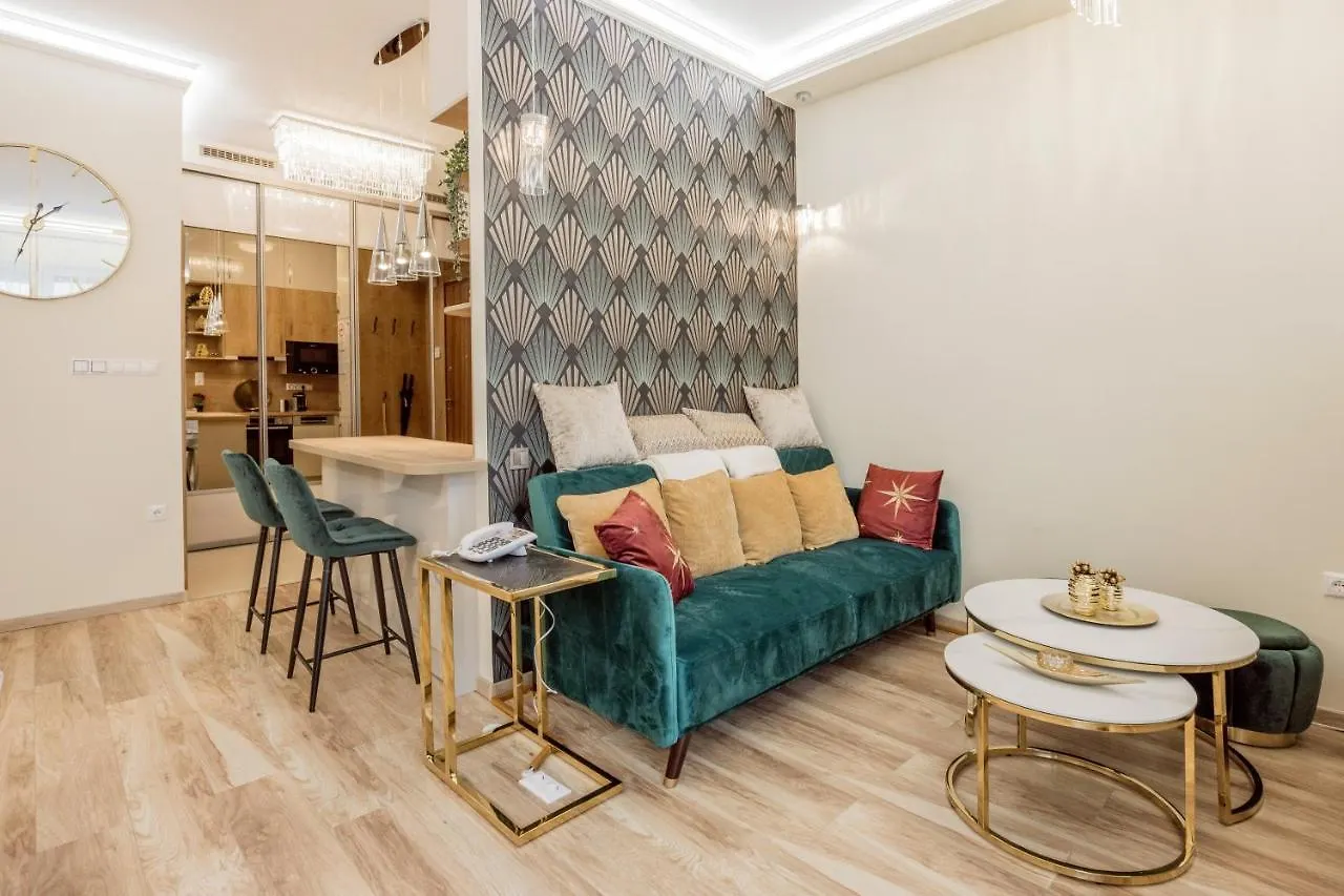 Shining Feather Studio Budapest Apartment