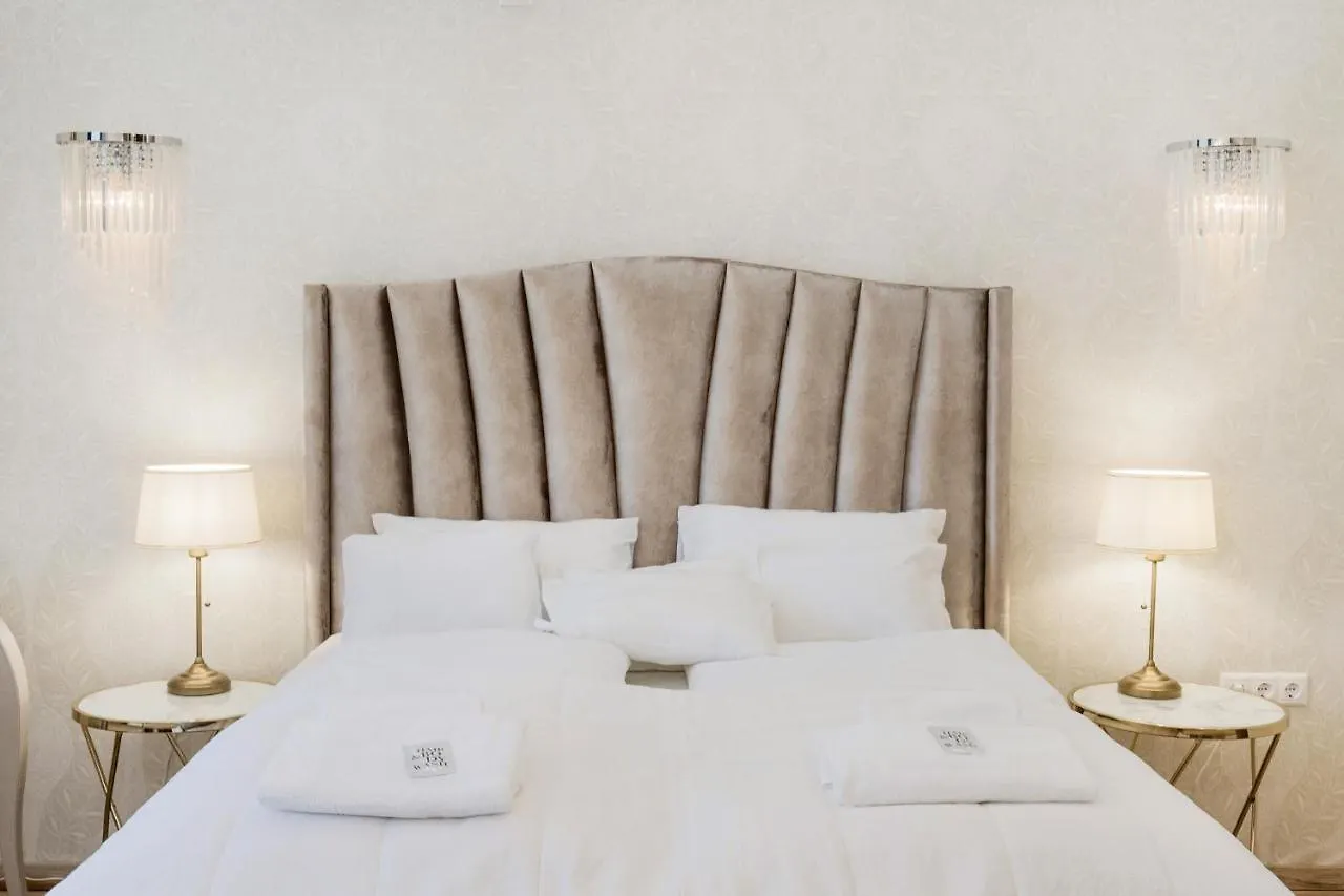 Apartment Shining Feather Studio Budapest